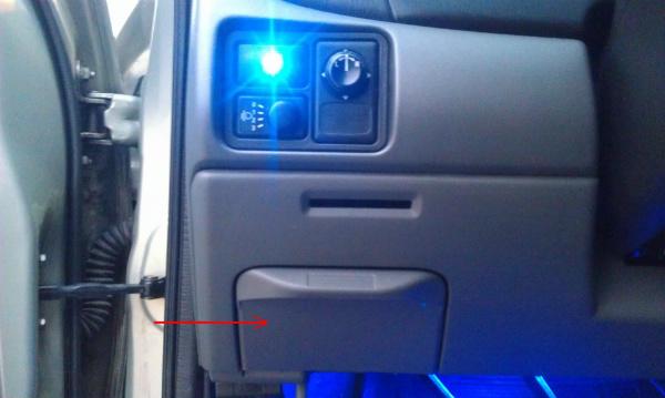 Блок предохранителей Альмера Классик в салоне