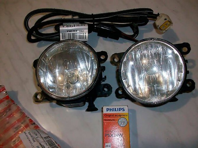 Фара противотуманная. Renault Logan