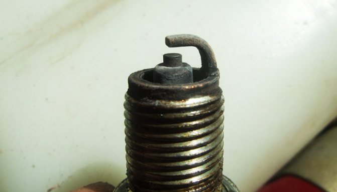 фото грязной свечи зажигания