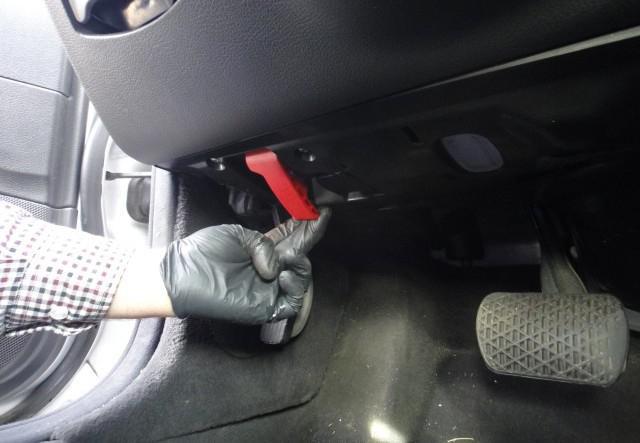 как открыть капот если порвался тросик