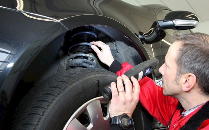 Как проверить стойки амортизатора