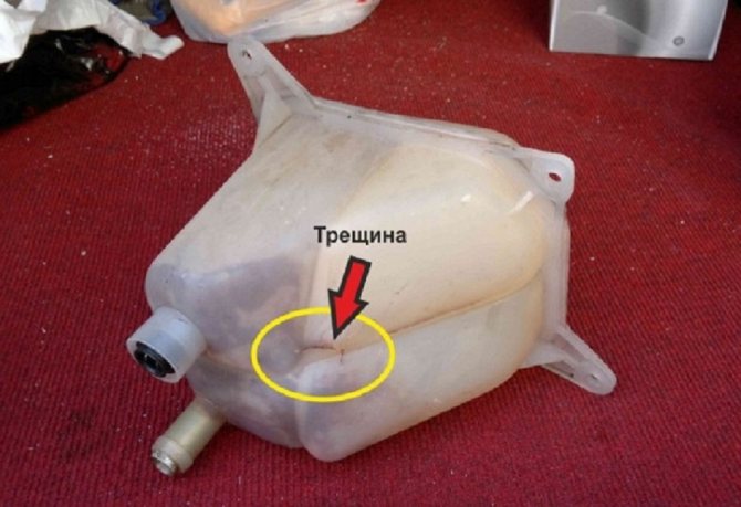 Как заклеить или заменить ёмкость омывателя автомобиля
