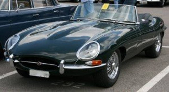 На фото - Jaguar E-type, logsoku.com
