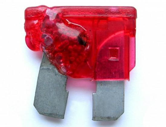 Оплавившийся предохранитель