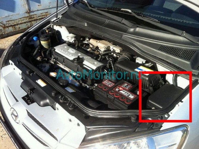 Расположение блока предохранителей под капотом в Хендай Гетц