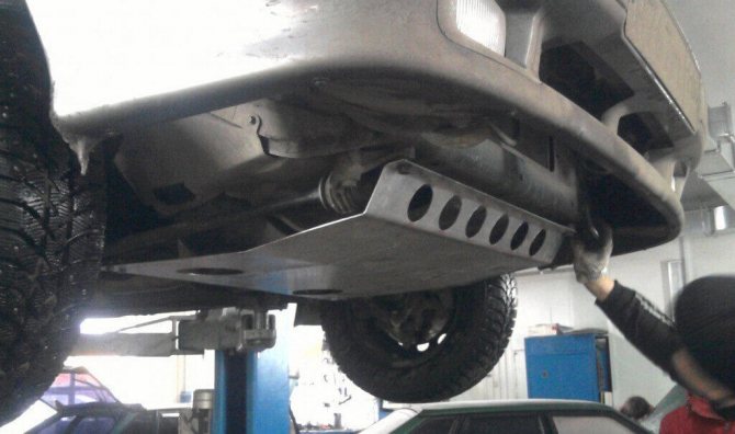 Снятие защиты двигателя