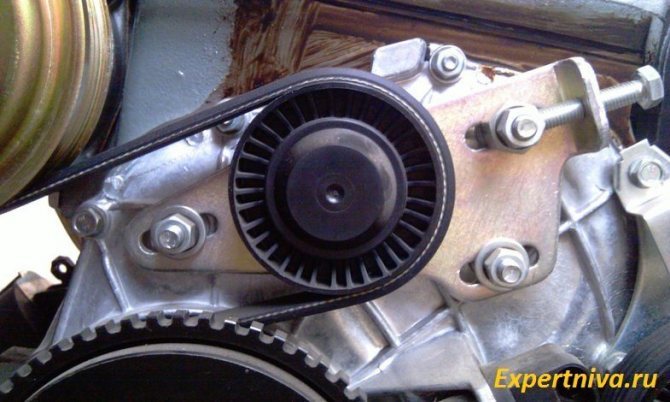 Установка ремня генератора и кондиционера на Ниве Шевроле