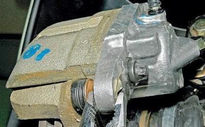 Замена передних и задних тормозных колодок Лада Гранта